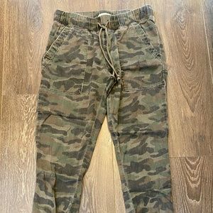 Cloth & Stone Gray/Olive Camo Joggers - Small